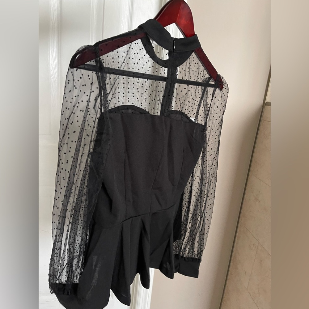 Polkadot cute black top!